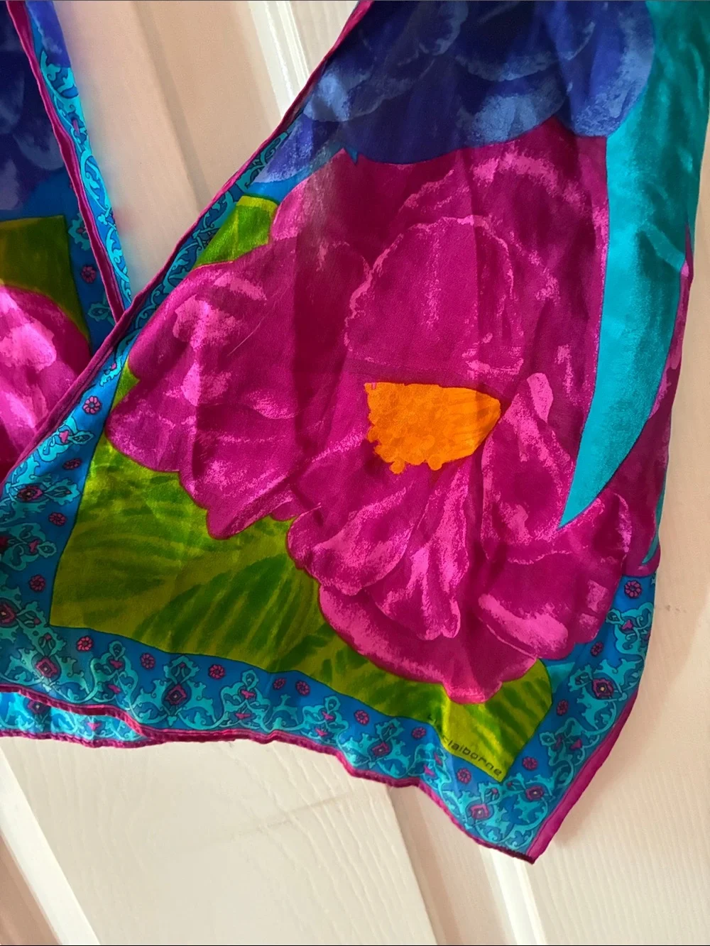 VTG LIZ CLAIBORNE SILK SCARF